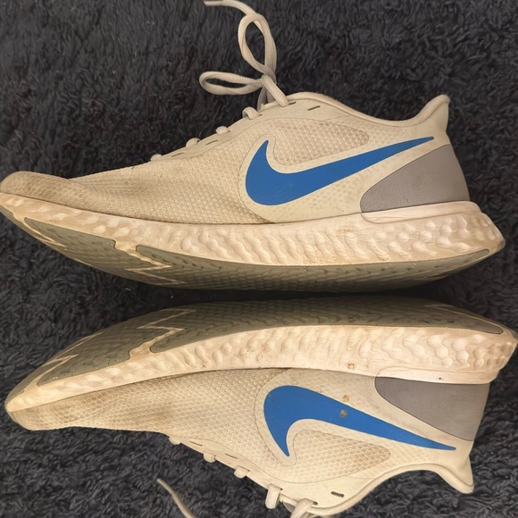 Nike White Athletic Shoes Low-Top Lace-Up - Picture 2 of 3